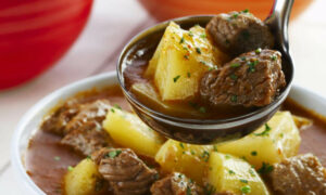 Carne de Panela com Batata na Panela de Pressão Elétrica