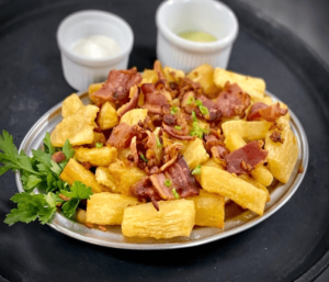 Mandioca Frita com Bacon