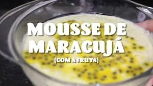 Mousse de Maracujá com a fruta